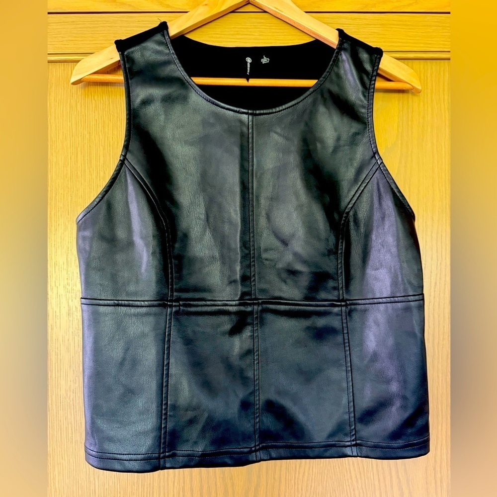 Versona Black Faux Leather Tank Top Pullover Sleeveless  / large